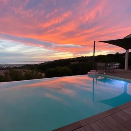 Embrassez La Mediterranee A 360° Villa