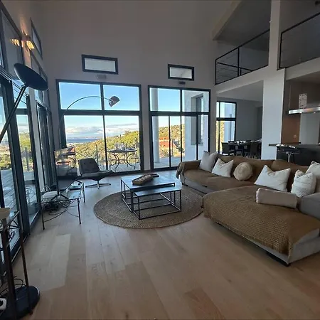 Embrassez La Mediterranee A 360° Villa *